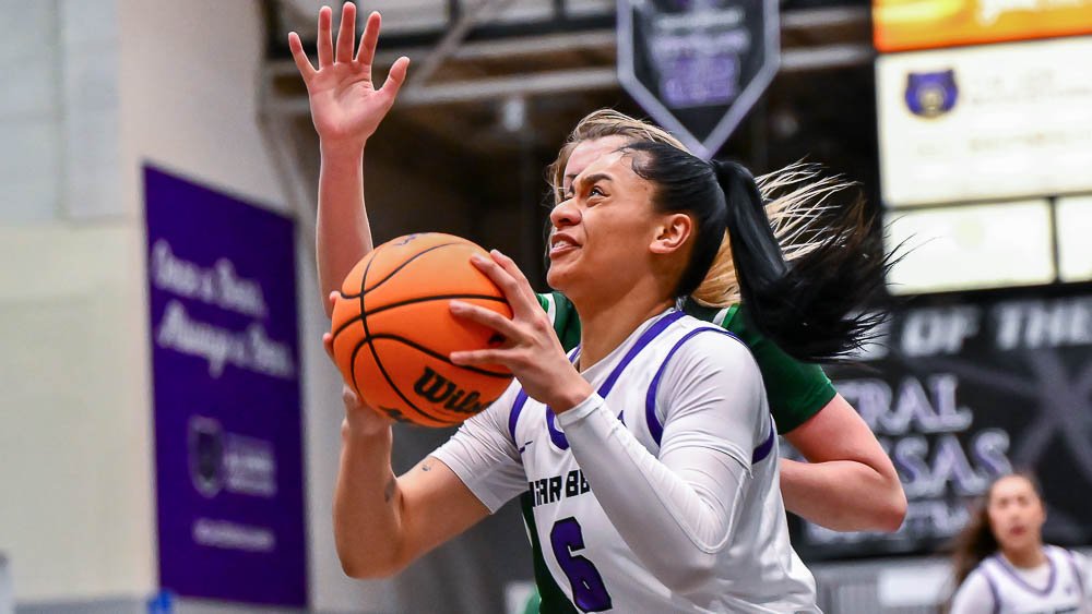UCA Sugar Bears Leah Mufua drives the lane against the Stetson Hatters