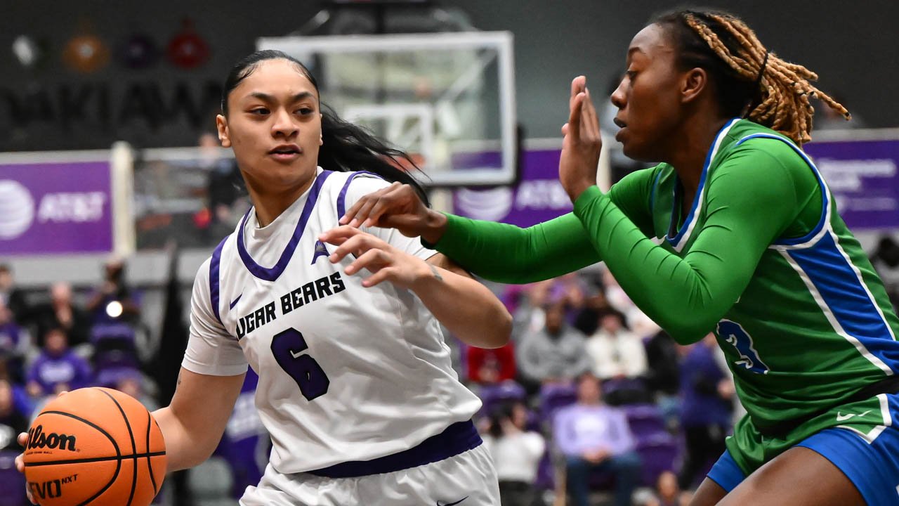 UCA Sugar Bears Leah Mafua at the Farris Center against Florida Gulf Coast