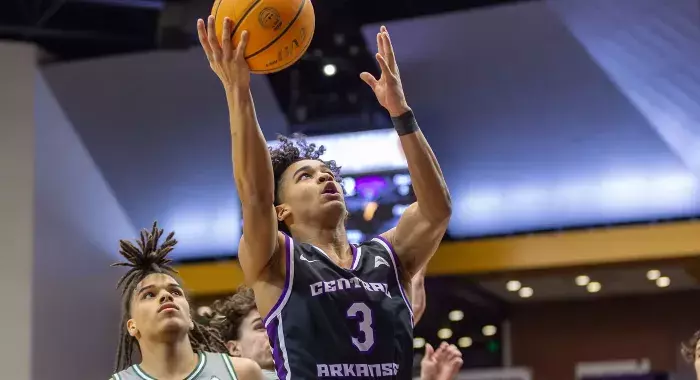 UCA Bears guard Brayden Fagbemi drives for a layup against Stetson